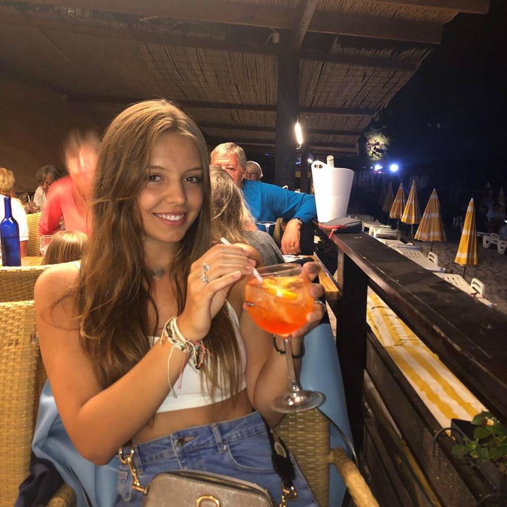 Meet your Posher, Alexandra